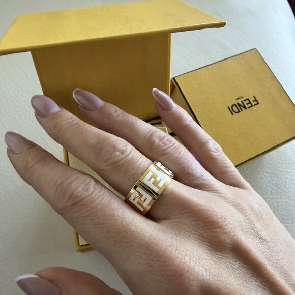 NEW FENDI RIND SIZE M Logo 100% Authentic - Picture 6 of 8